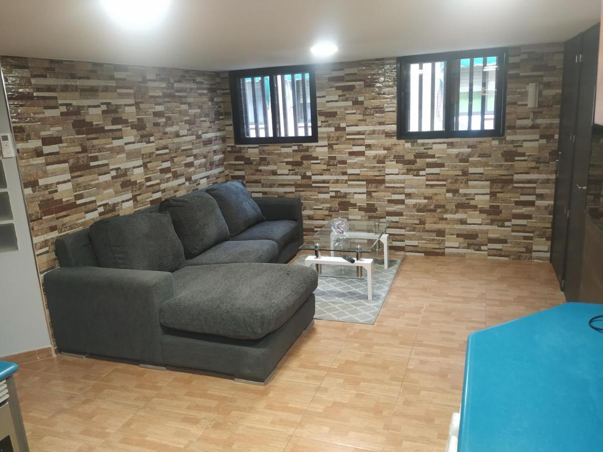 Apartamentos Deluxe Barajas Madrid Exteriér fotografie
